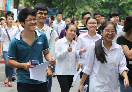 Thí sinh dự thi tuyển sinh vào trường ĐH Kinh tế Quốc dân năm 2014.
